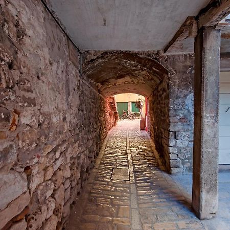 Guest House Sotto I Volti Centro Storico Ρόβινι Εξωτερικό φωτογραφία