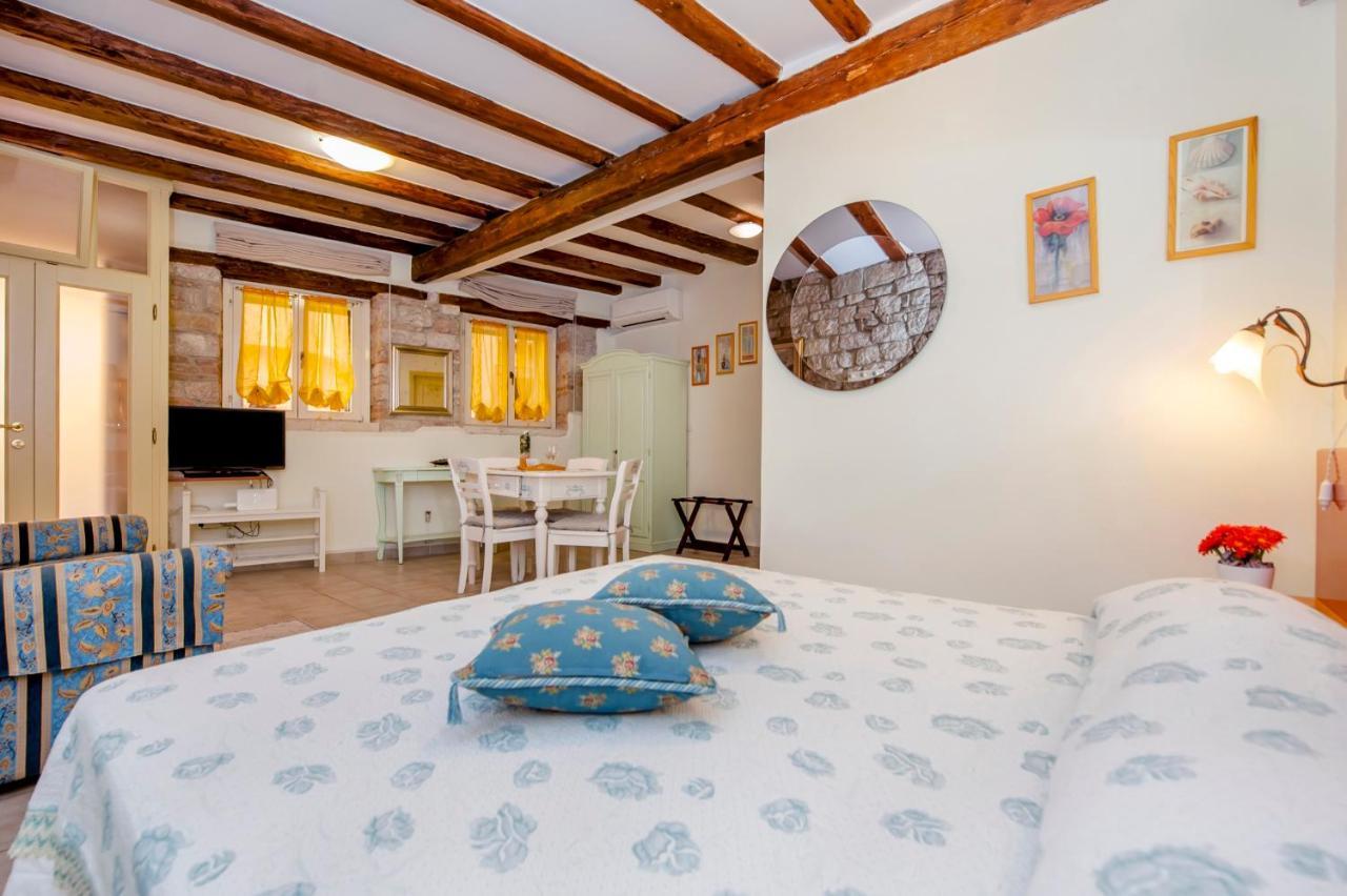 Guest House Sotto I Volti Centro Storico Ρόβινι Εξωτερικό φωτογραφία