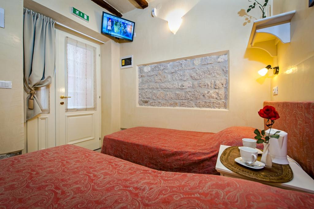 Guest House Sotto I Volti Centro Storico Ρόβινι Εξωτερικό φωτογραφία