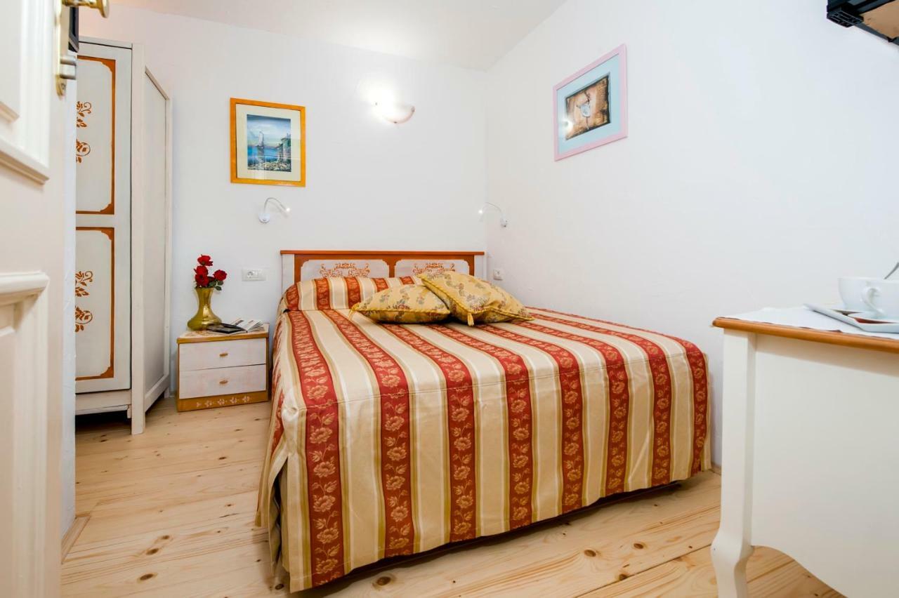 Guest House Sotto I Volti Centro Storico Ρόβινι Εξωτερικό φωτογραφία