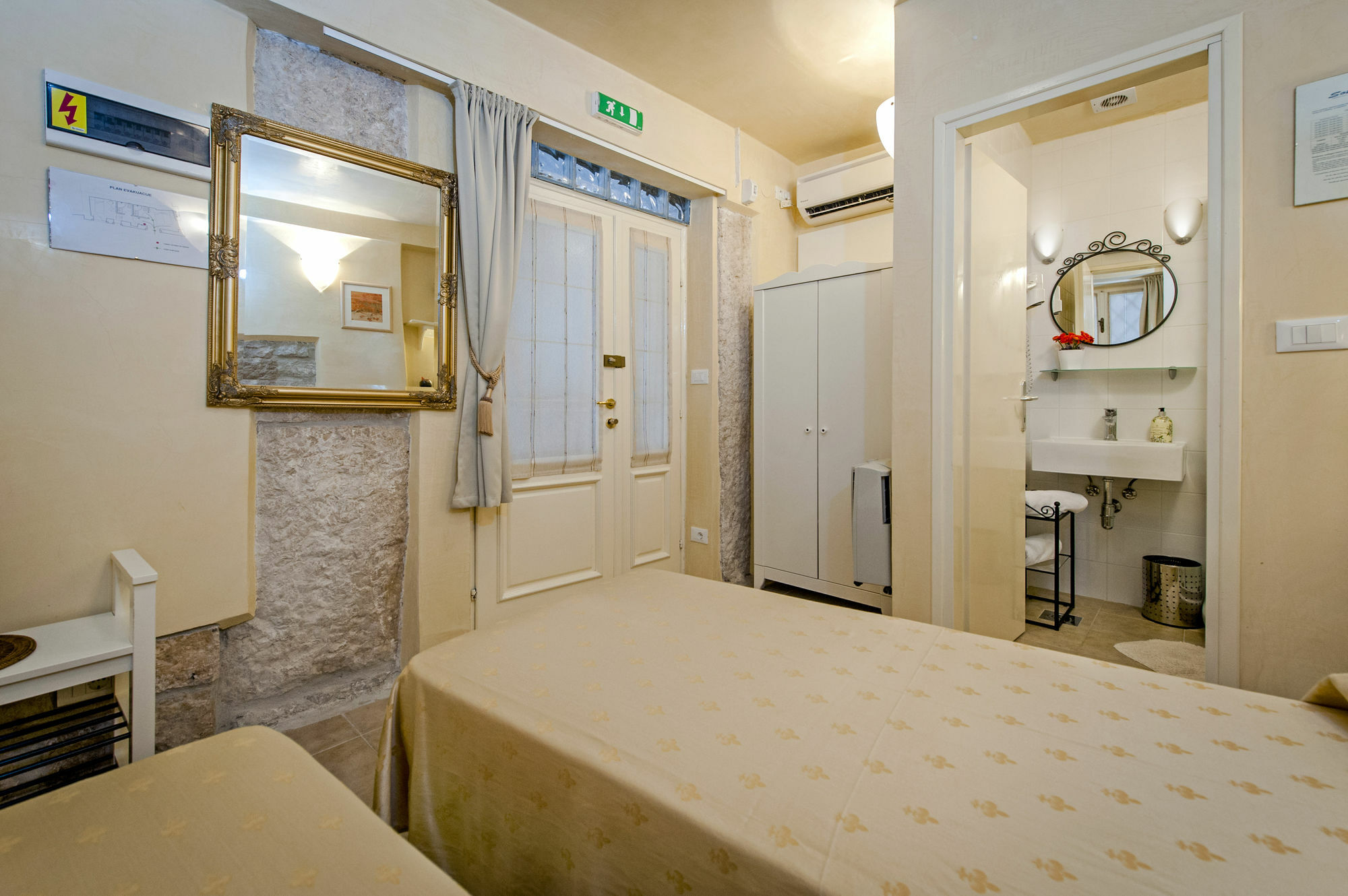 Guest House Sotto I Volti Centro Storico Ρόβινι Εξωτερικό φωτογραφία