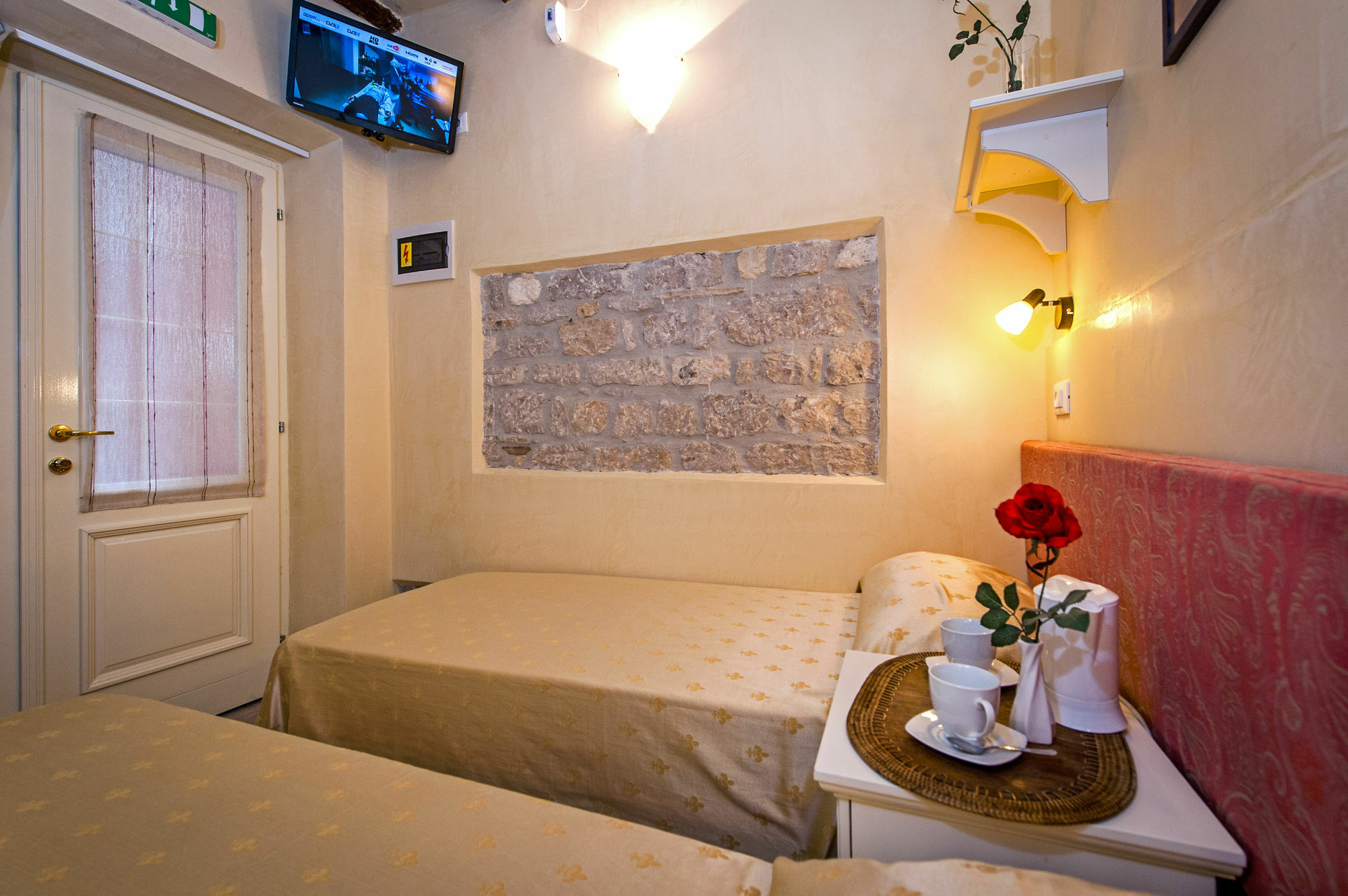 Guest House Sotto I Volti Centro Storico Ρόβινι Εξωτερικό φωτογραφία